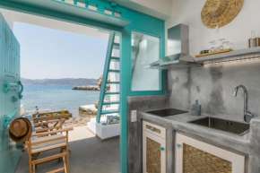 Turquoise Boat House in Klima I